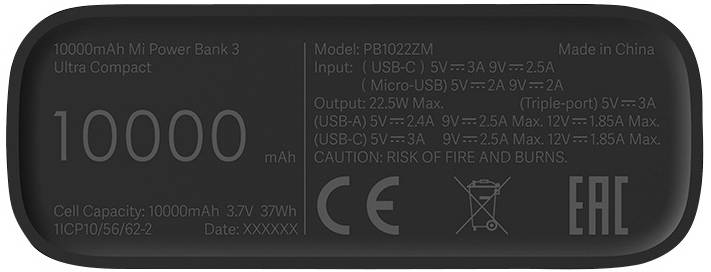 Schwarze Powerbank mit 10.000 mAh Kapazität. Details: Modelleingaben, Ladeanschlüsse, Warnhinweise, hergestellt in China.