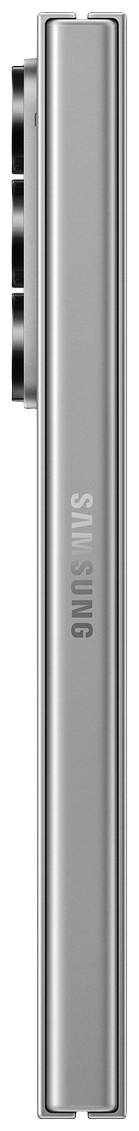 Smartphone von der Seite mit drei Kameralinsen und Firmennamen auf der Rückseite.