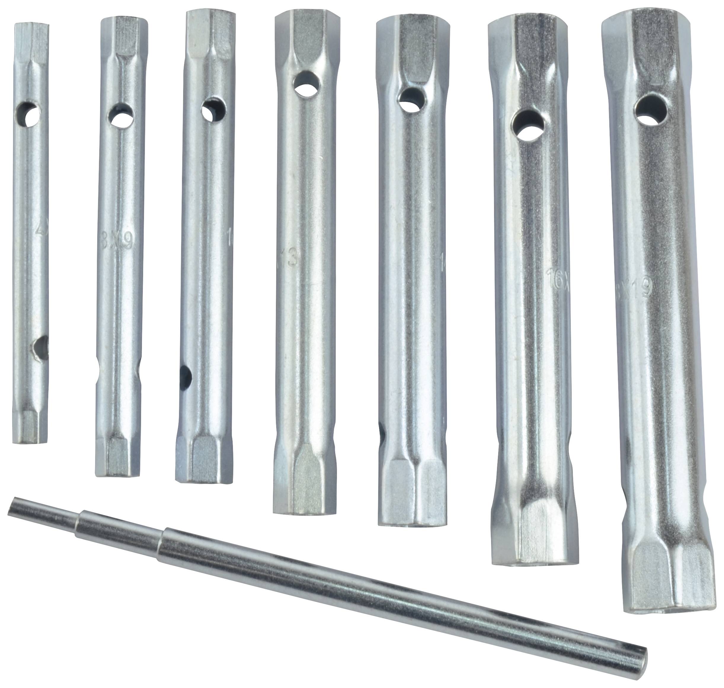 'Satz von acht unterschiedlich großen Zündkerzenschlüsseln aus Metall, nebeneinander liegend.'