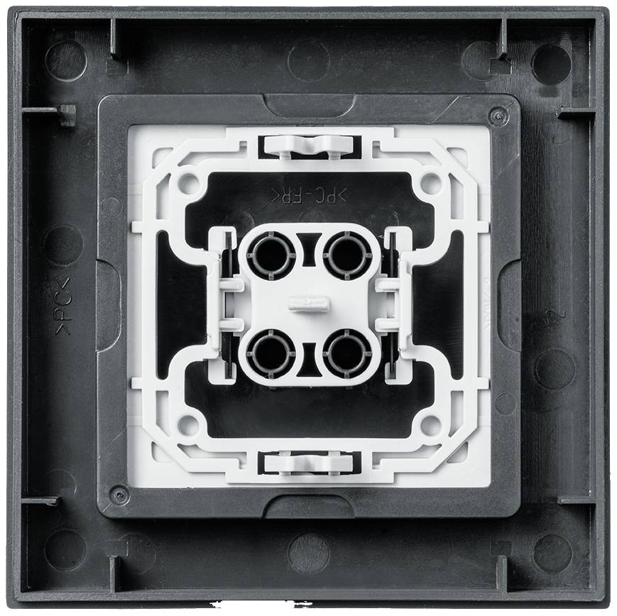 Eine Nahaufnahme einer quadratischen, grauen Steckdosenhalterung mit vier runden Öffnungen, designed für die Wandinstallation.