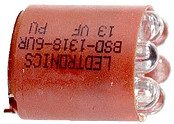 Eine rote LED-Leuchte mit der Aufschrift 'LEDtronics B30-1318-0LUG' auf der Außenseite, zeigt mehrere LED-Lampeneinsätze.
