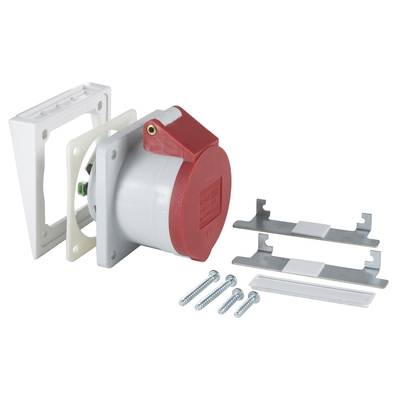 Industrie-Steckdose mit rotem Gehäuse und Montagezubehör, darunter Klammern und Schrauben, auf weißem Hintergrund.