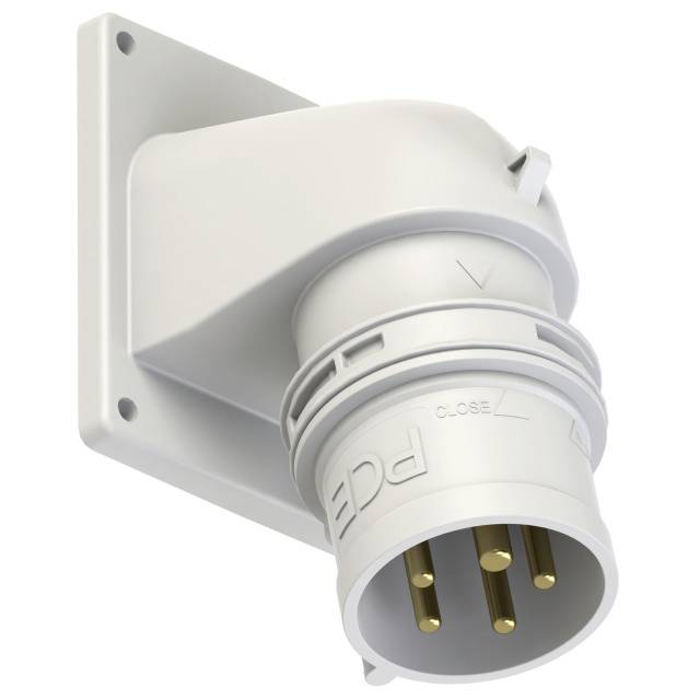 Industrieller Stecker an einer Wandhalterung, zeigt fünf metallische Kontakte. Verwendet für Hochleistungsstromanschlüsse.