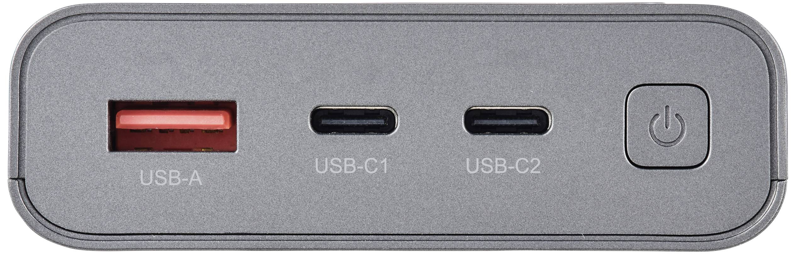 Eine graue Powerbank mit drei Anschlüssen: ein roter USB-A, zwei schwarze USB-C (USB-C1, USB-C2) und ein Einschaltknopf.
