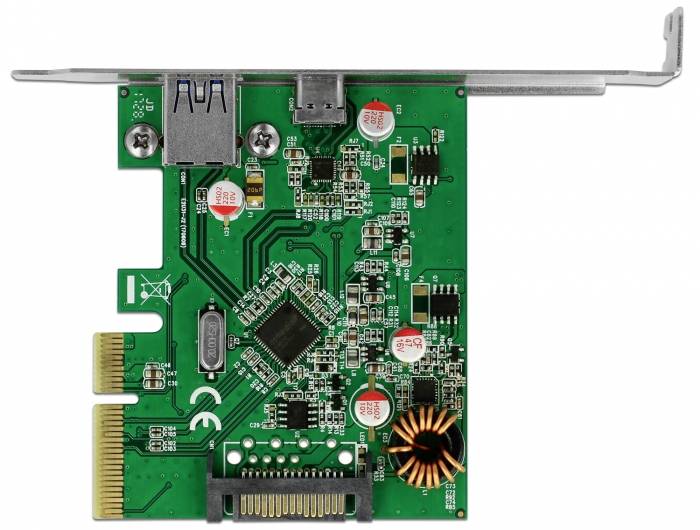 Eine grüne Netzwerkkarte mit Schaltkreisen und elektronischen Komponenten, inklusive Ethernetanschluss und PCIe-Steckplatz.