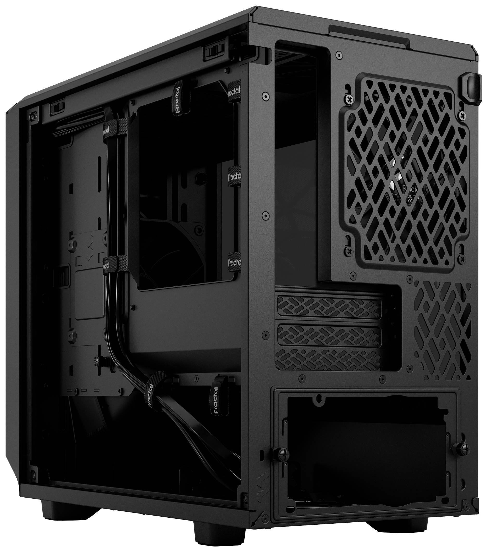 Schwarzes Computergehäuse mit offenem Seitenteil, zeigt Kabelmanagement und Belüftungsgitter. Keine installierte Hardware sichtbar.