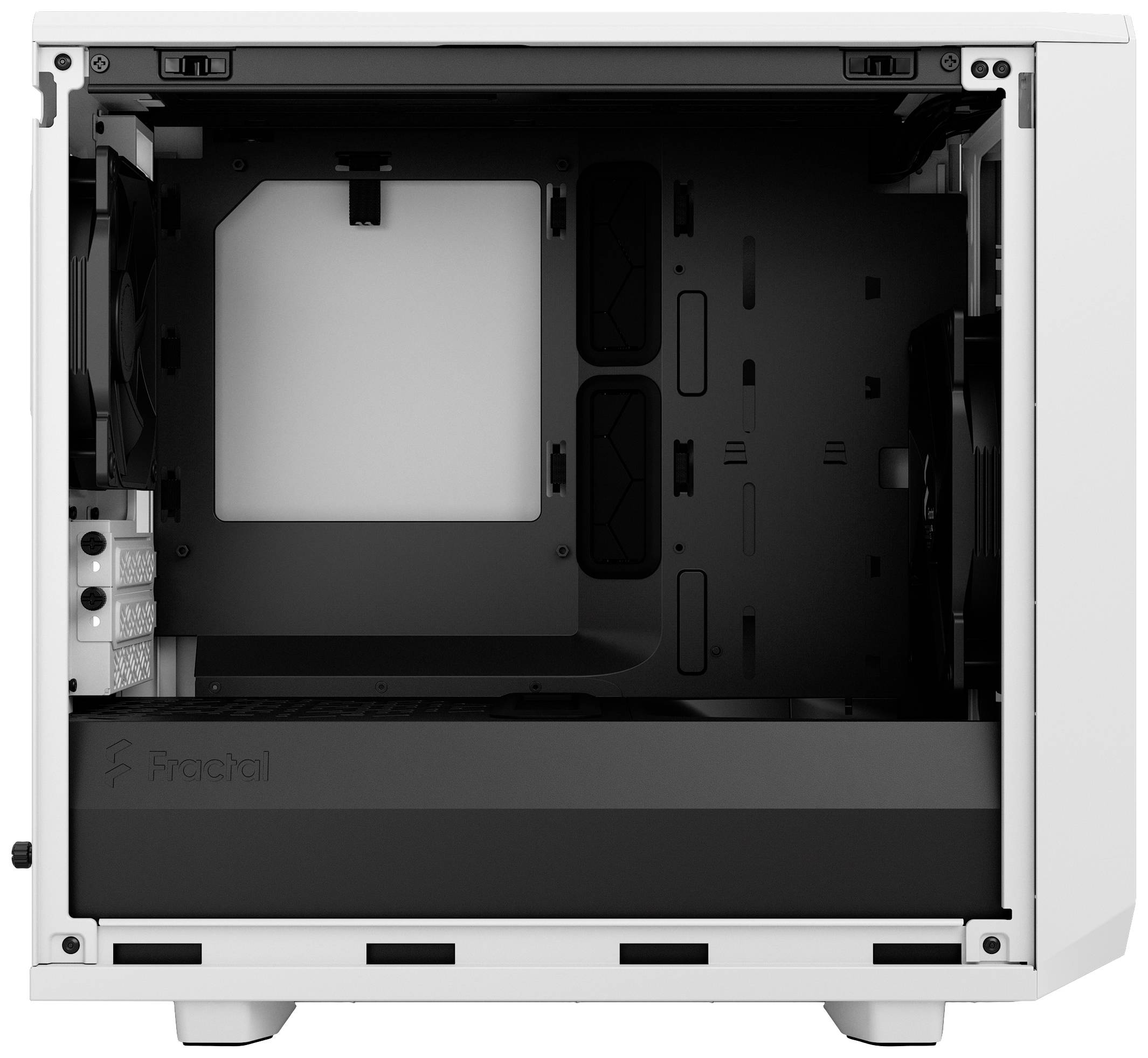 Ein leerer, weißer Computergehäuse zeigt Platz für Hardwarekomponenten mit sichtbaren Lüftern und Belüftungsschlitzen.