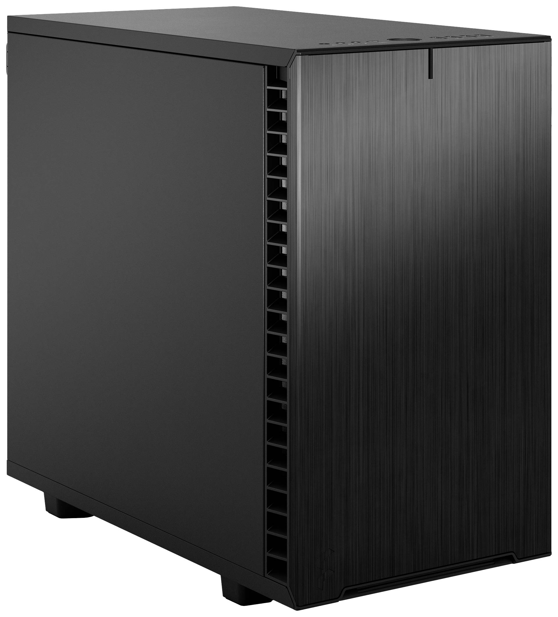 Schwarzes PC-Gehäuse mit schlichter Front und Lüftungsschlitzen an den Seiten; geeignet für den Bau eines Desktop-Computers.