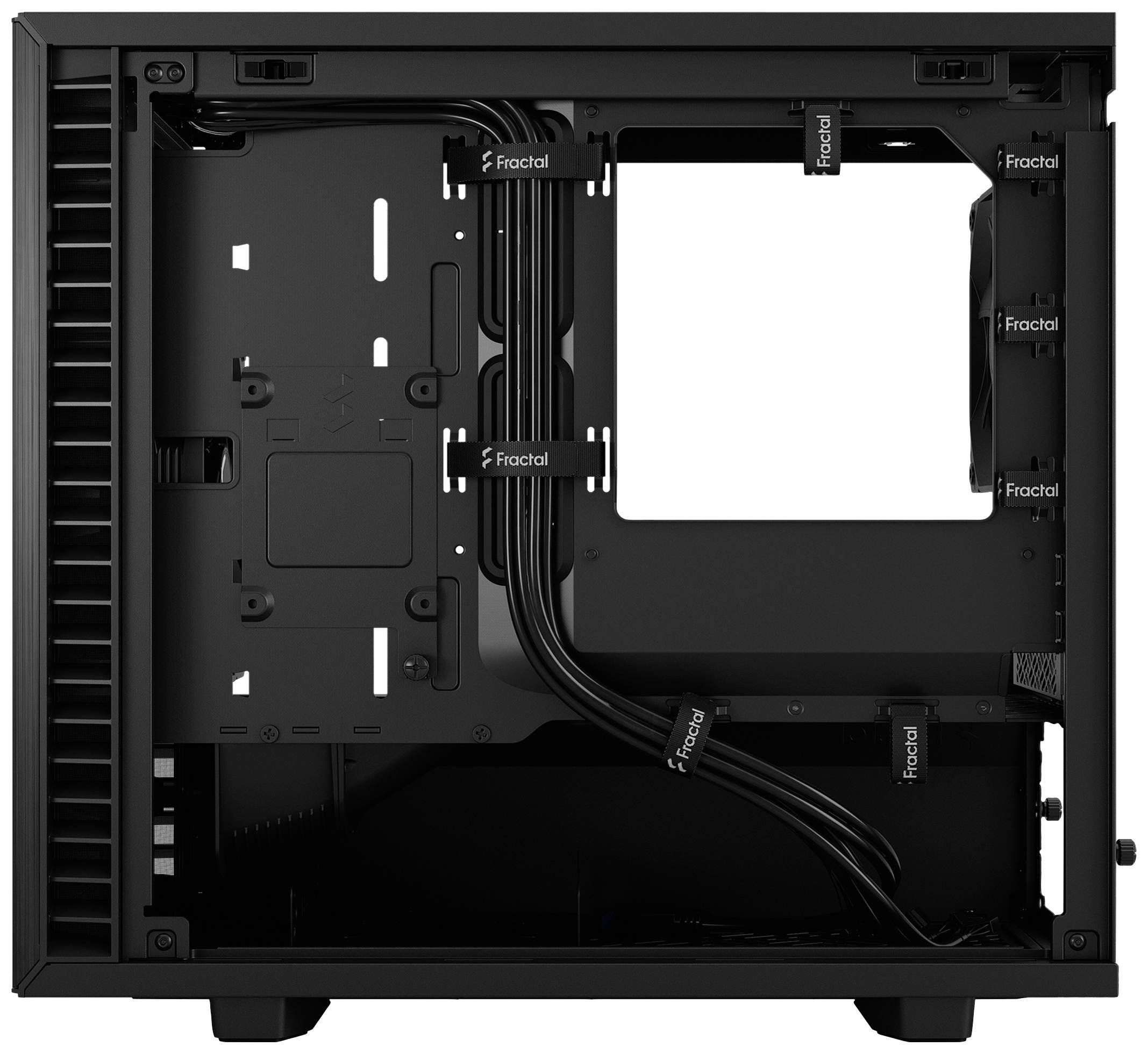 Schwarzes Computergehäuse von innen mit Kabelmanagement und freiem Platz für Hauptplatine, Festplatten und Lüfter.