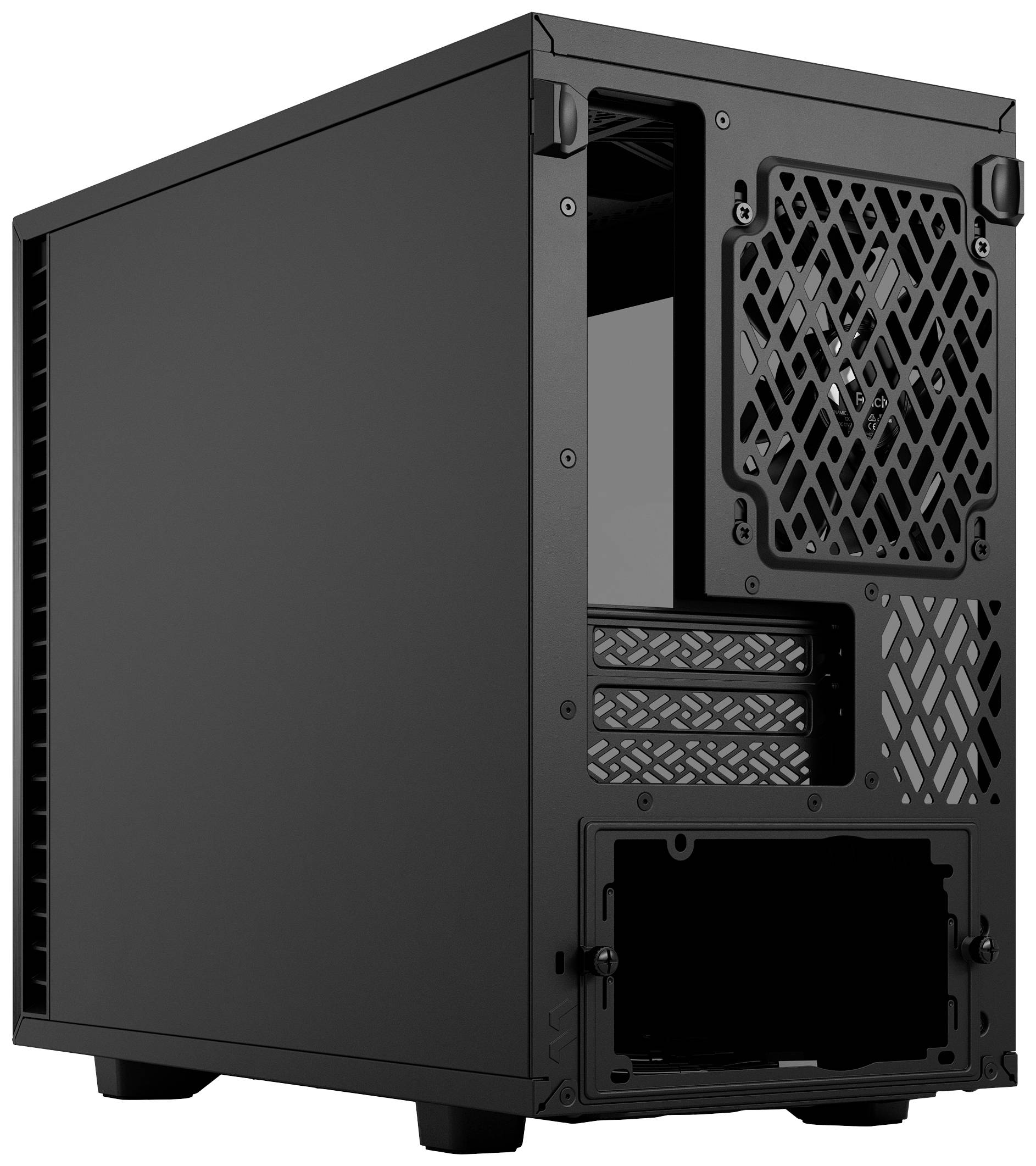 Ein schwarzes Computergehäuse von hinten, offen für Luftzirkulation, mit mehreren Lüfteröffnungen und Steckplatzabdeckungen.