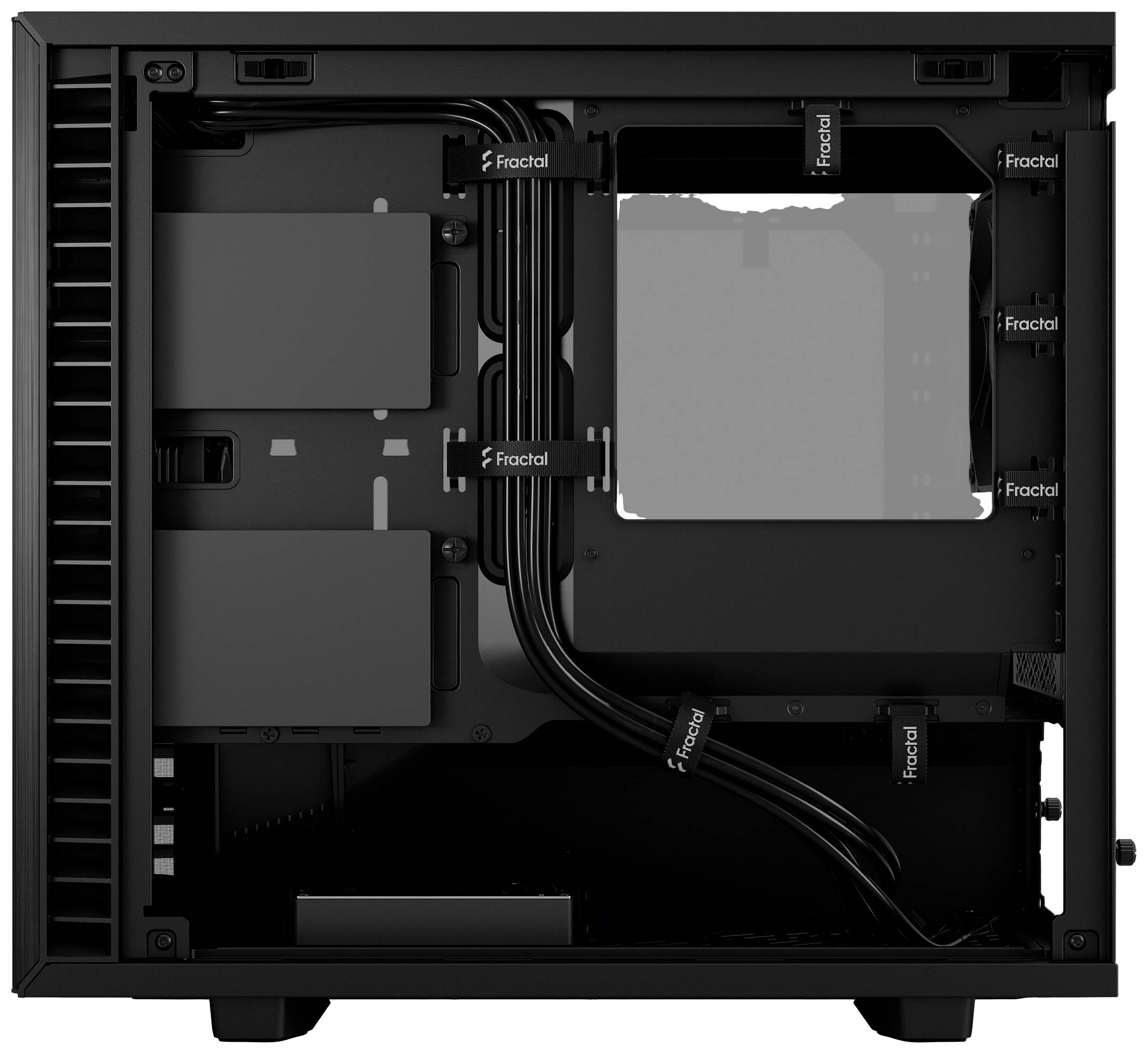 Schwarzes Computergehäuse von innen, zeigt Kabelmanagement und Halterungen für Komponenten, ohne installierte Hardware.