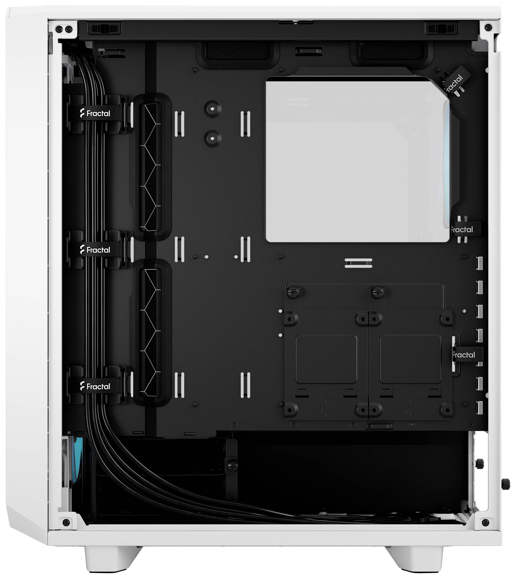 Computer-Gehäuse mit offenem Panel, zeigt interne Struktur und Kabelmanagement. Geeignet für Installation von Mainboard und anderen Komponenten.