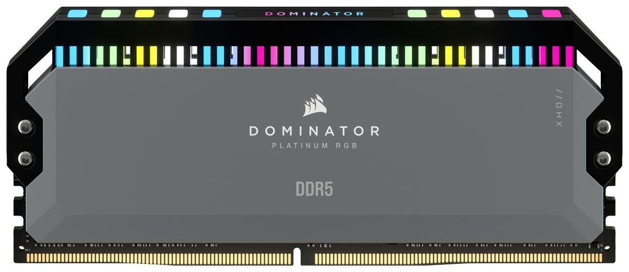 DDR5-RAM-Modul mit RGB-Beleuchtung, Aufschrift 'Dominator Platinum RGB'.