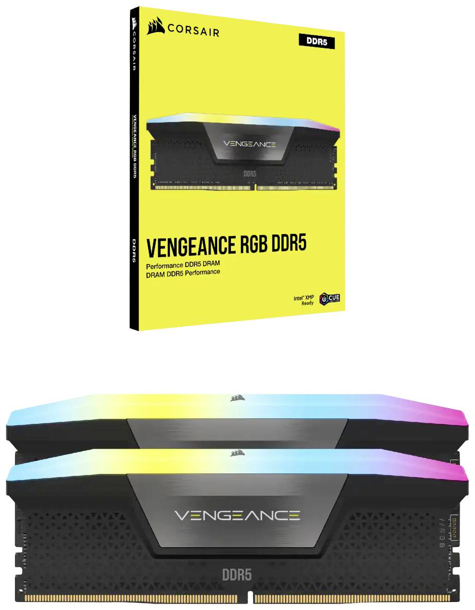Zwei Corsair Vengeance RGB DDR5 RAM-Module vor einer gelben Verpackung mit der Aufschrift 'Vengeance RGB DDR5'.