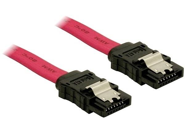 Zwei rote SATA-Kabel mit schwarzen Steckern für Datenübertragung in Computern und Festplatten.