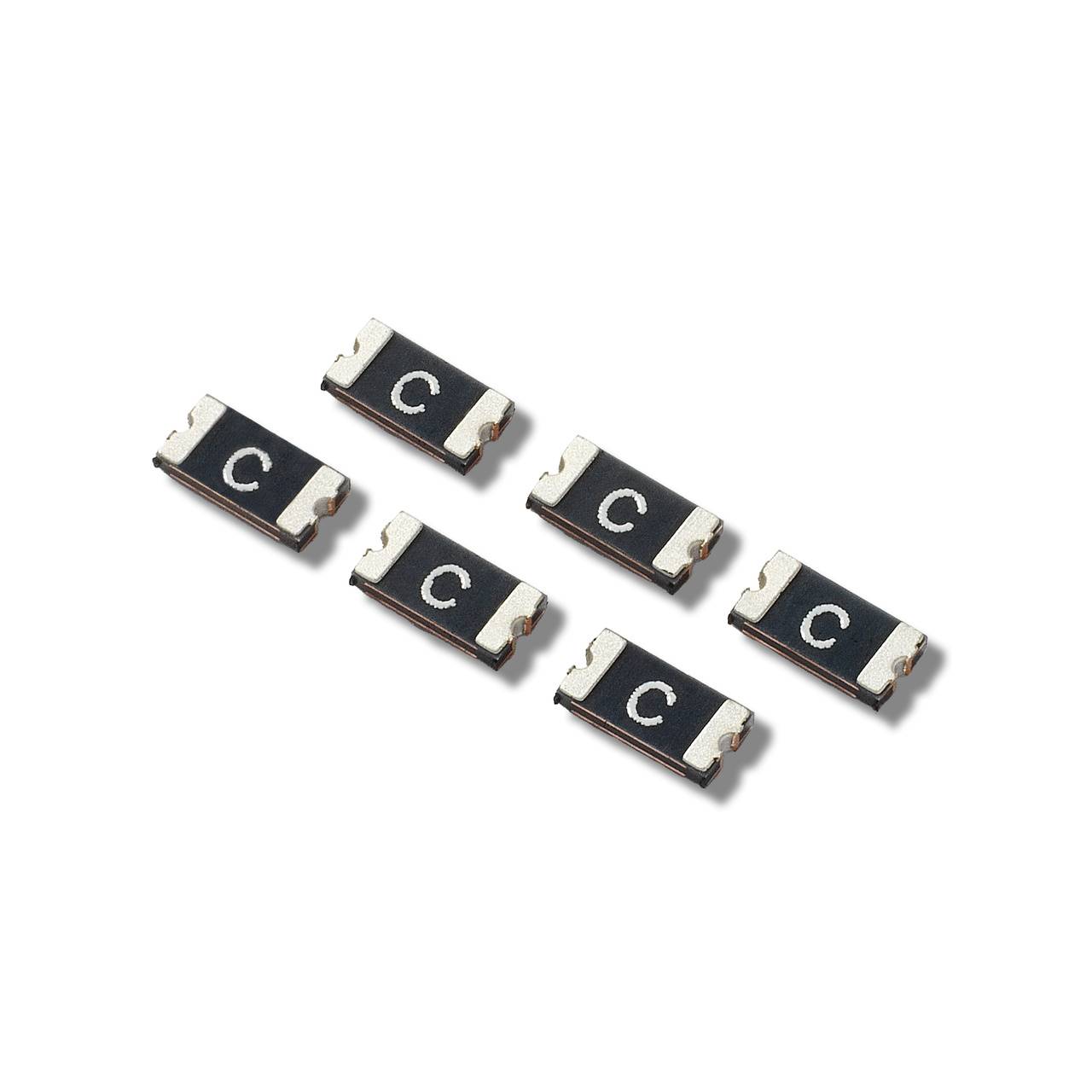 Fünf kleine SMD-Widerstände mit der Aufschrift 'C', nebeneinander auf weißem Hintergrund angeordnet.