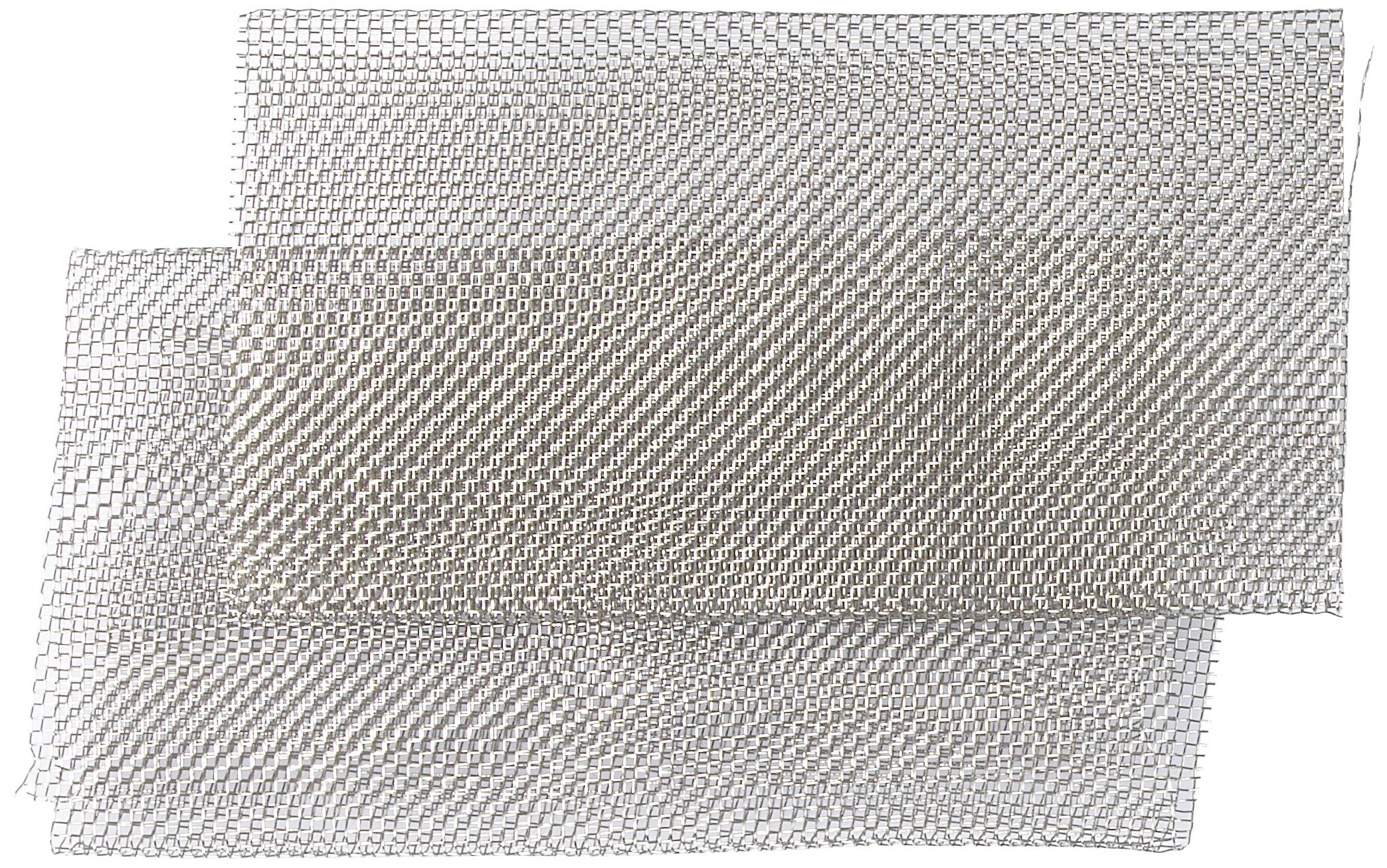 Zwei Lagen feinmaschiges Drahtgeflecht übereinanderlappend auf weißem Hintergrund.