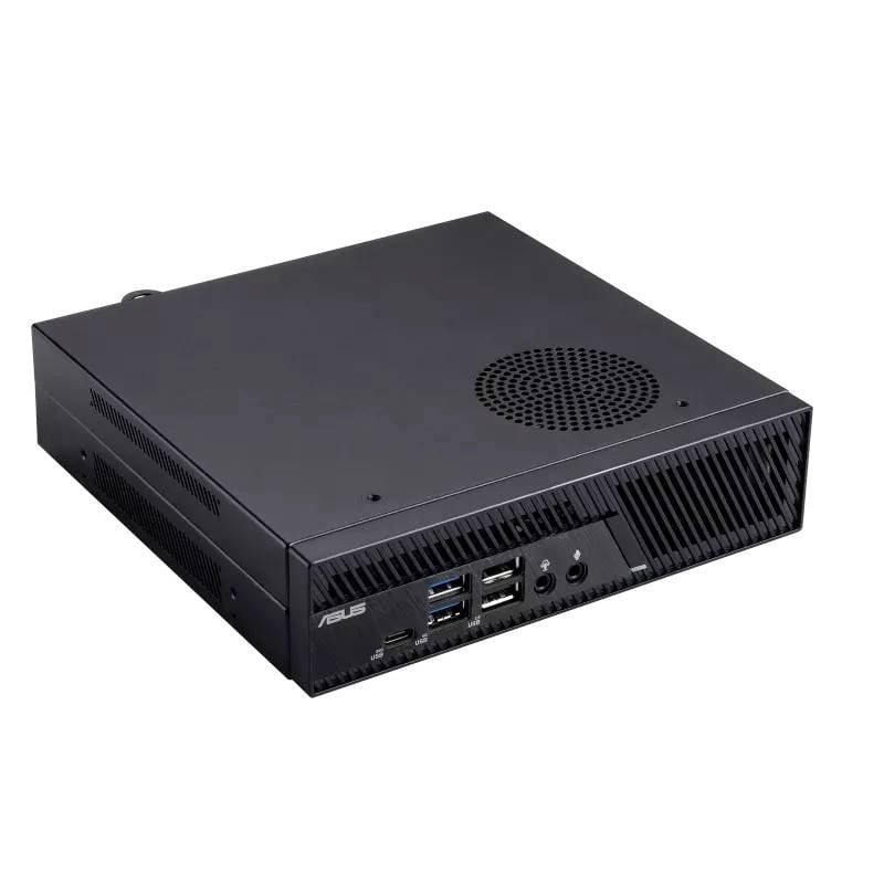 Ein schwarzer Mini-PC mit Lüfter auf der Oberseite. Vorne befinden sich Anschlüsse: USB-Ports, ein Audiostecker und ein Ein-/Ausschalter.