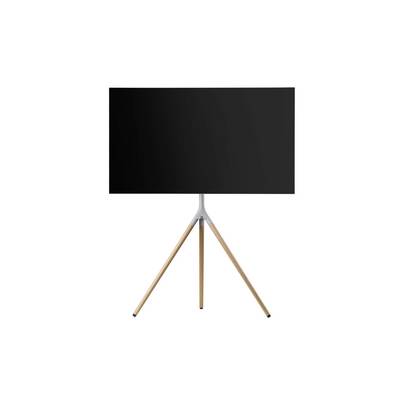 Ein Flachbildfernseher auf einem dreibeinigen Holzständer, frontal betrachtet.