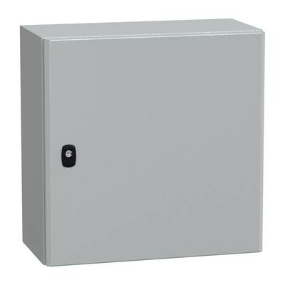 Ein grauer Metallschrank mit abgeschlossener Tür. Der Schrank hat eine glatte Oberfläche und einen kleinen runden Schlüsselschloss.