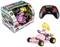 Eine Spielzeugfigur in einem rosa Kart fährt fernsteuerbar. Verpackung zeigt dieselbe Figur und Fernbedienung. Thema: 'Mario Kart'.