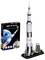 3D-Puzzle der Apollo 11 Saturn V Rakete mit Verpackung; zeigt Rakete auf Startplattform neben Verpackungsbox, die ähnliches Bild trägt.