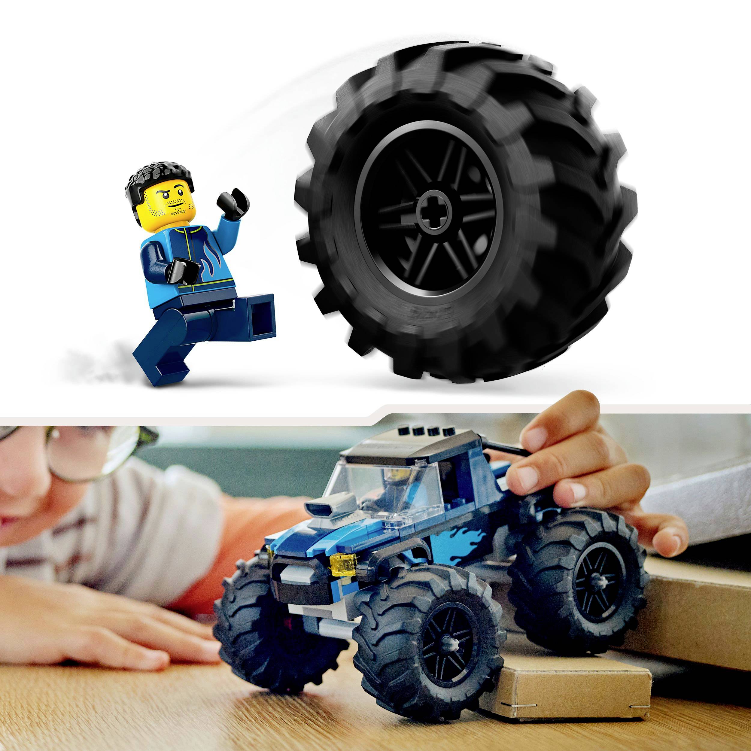 Die obere Bildhälfte zeigt eine Lego-Figur vor einem großen Reifen. Darunter baut ein Kind ein Spielzeugauto mit großen Geländereifen.