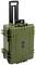 Grüner, robuster Hartschalenkoffer mit Teleskopgriff und Rollen, ideal für sicheren Transport von empfindlichem Equipment.
