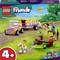LEGO Friends-Set mit einem Pferd, einem Mädchen auf dem Pferd, einem Auto mit Anhänger und zwei Spielfiguren in einer ländlichen Umgebung. Ab 4 Jahren.