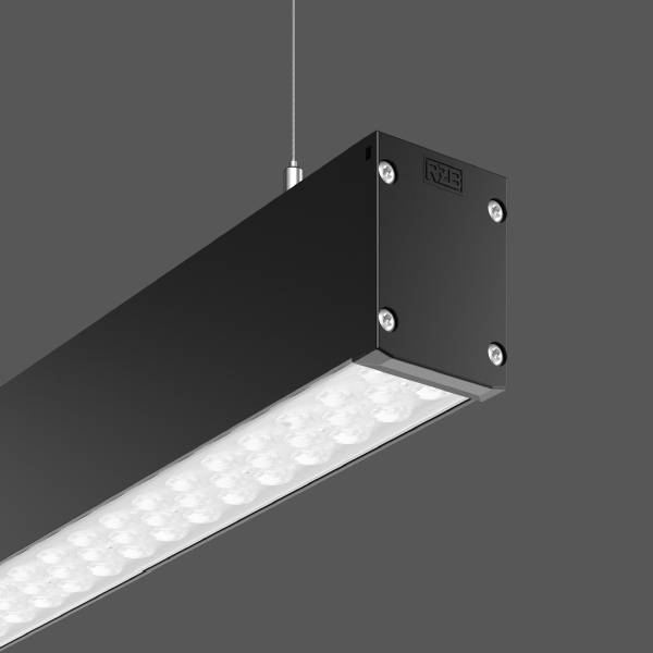 Hängende rechteckige, schwarze LED-Leuchte mit sichtbaren Lichtern, vor grauem Hintergrund.