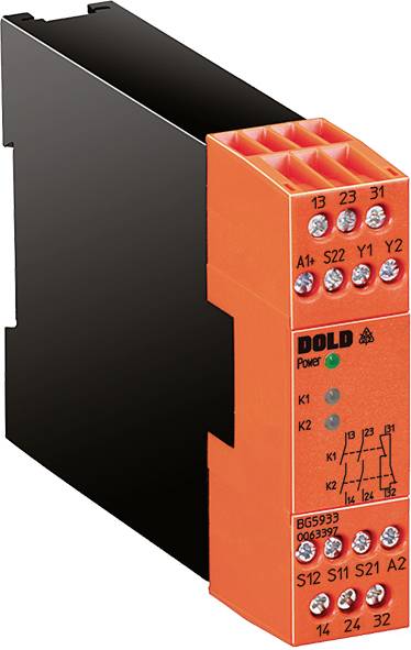Ein rotes Sicherheitsrelais-Modul der Marke Dold, Modell BG5933, mit mehreren Anschlussklemmen und Schaltplan auf der Vorderseite.