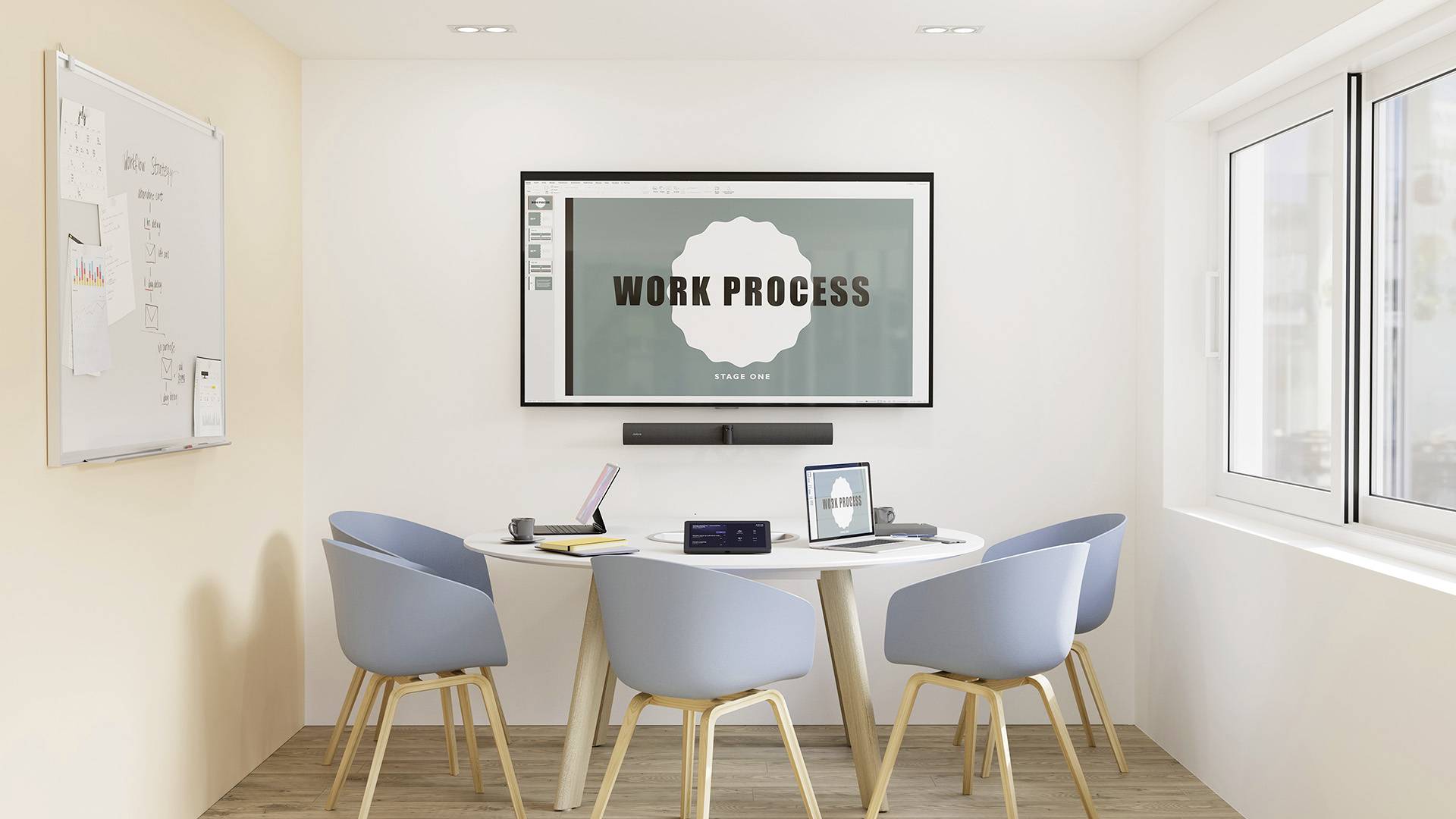 Moderner Besprechungsraum mit einem ovalen Tisch, fünf blauen Stühlen und einem Bildschirm mit der Aufschrift 'Work Process'.