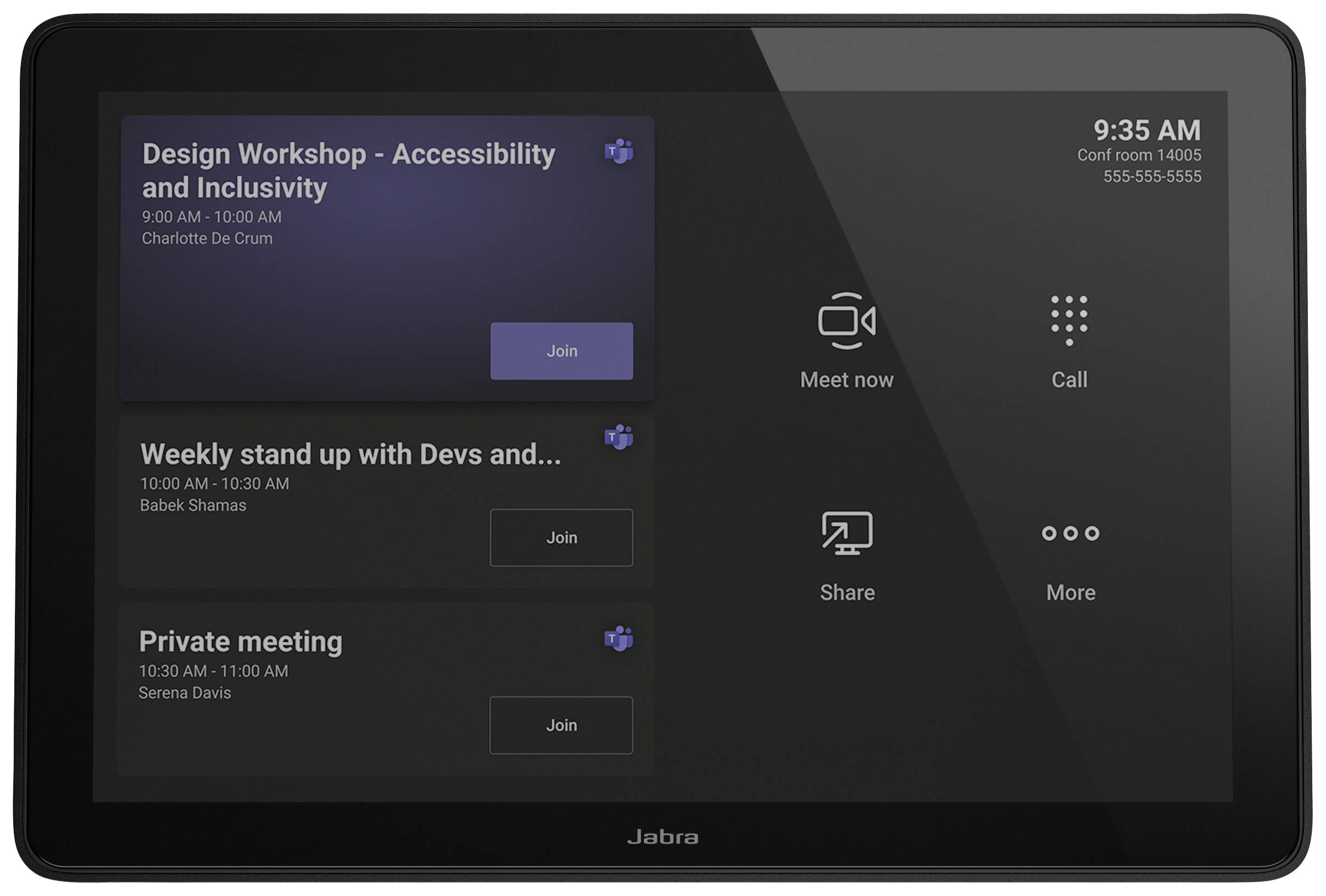 Tabletbildschirm zeigt anstehende Meetings: 'Design Workshop - Accessibility and Inclusivity', 'Weekly stand up with Devs', 'Private meeting'. Optionen zum Treffen, Anrufen und Teilen verfügbar.