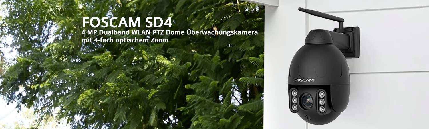 Überwachungskamera FOSCAM SD4 an einer Wand montiert, umgeben von Bäumen. Text: '4 MP Dualband WLAN PTZ Dome Überwachungskamera mit 4-fach optischem Zoom'.
