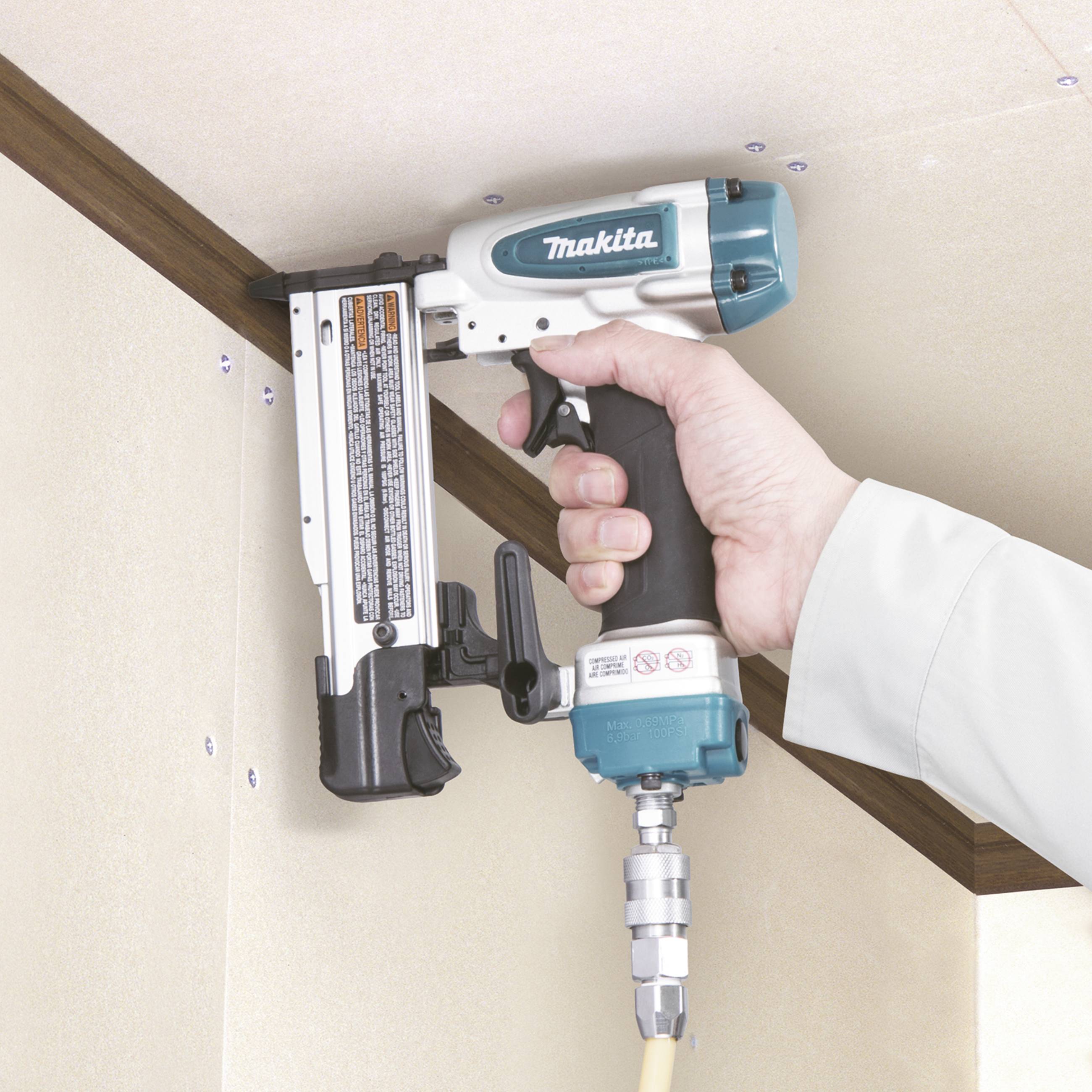 MAKITA AF353 - Druckluftnagler (Betriebsdruck 4,5 - 6,9bar | Stiftlänge 15,0 - 35,0mm | Magazinkapazität 130 Stück)-5
