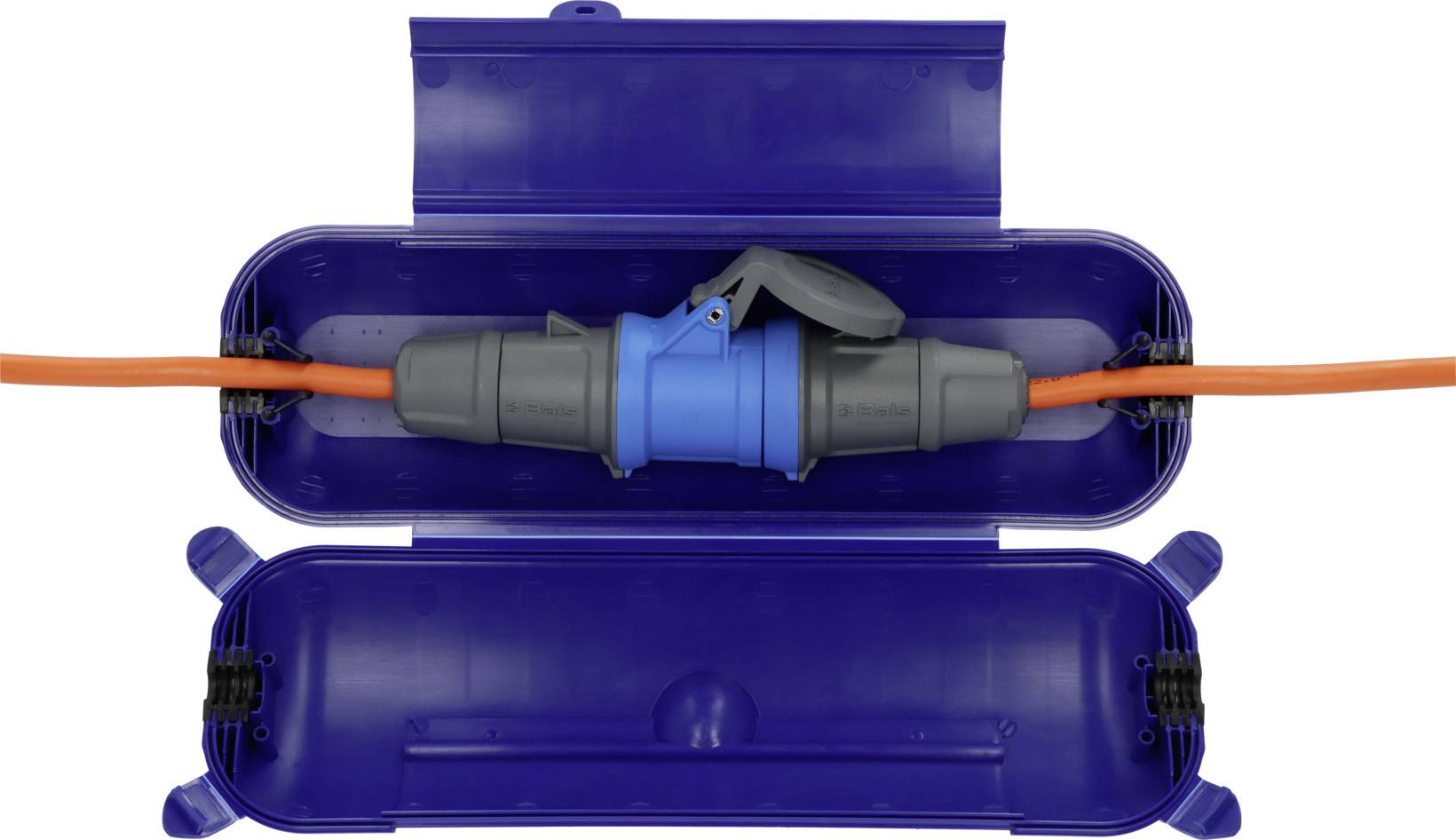Ein Wasserschutzgehäuse hält einen verbundenen Stromstecker sicher und trocken. Ein orangefarbenes Kabel läuft durch das Gehäuse.