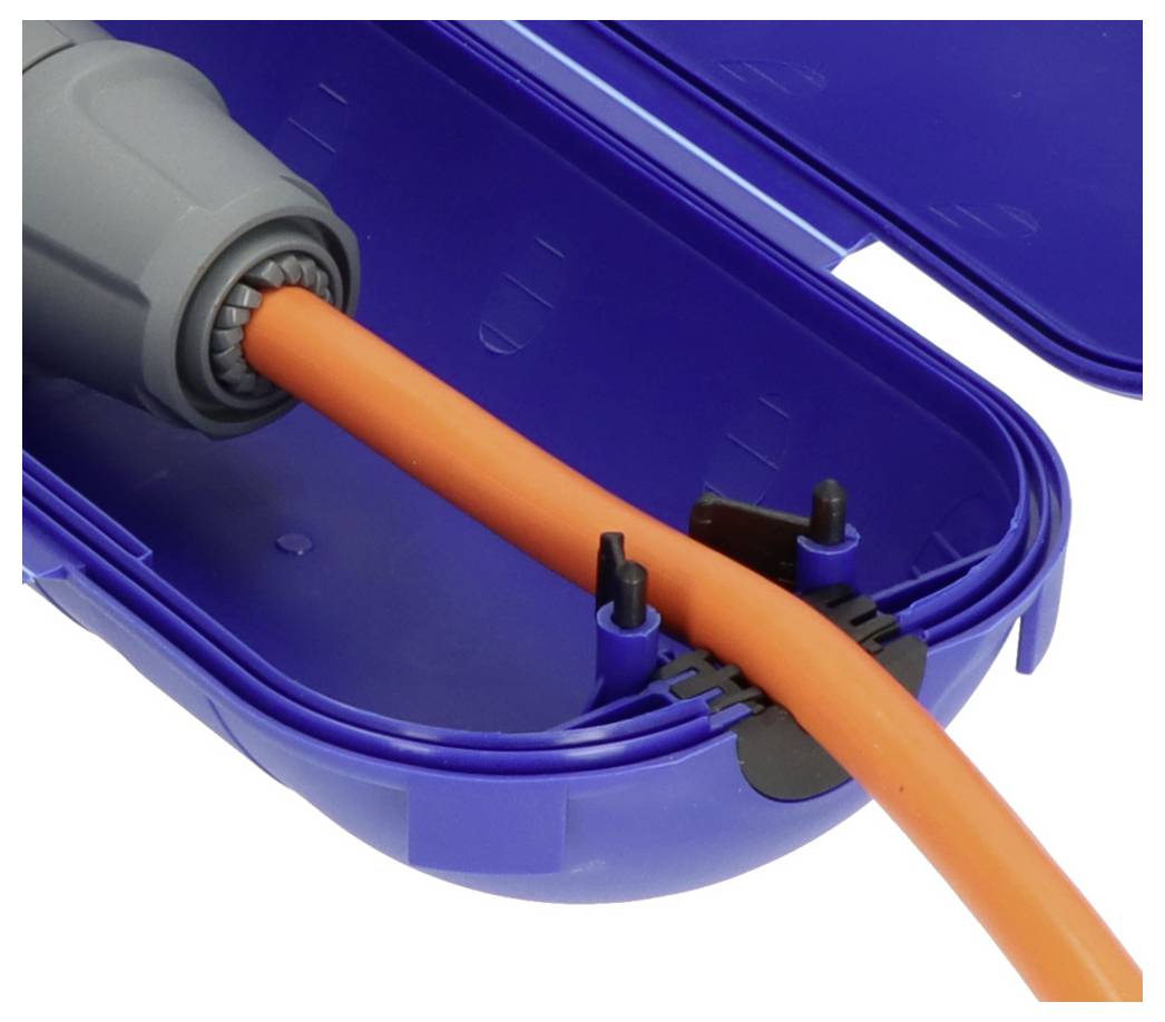 Oranges Kabel, das durch eine graue Zugentlastung in ein blaues Kunststoffgehäuse oder Kabelverbindergehäuse verläuft.