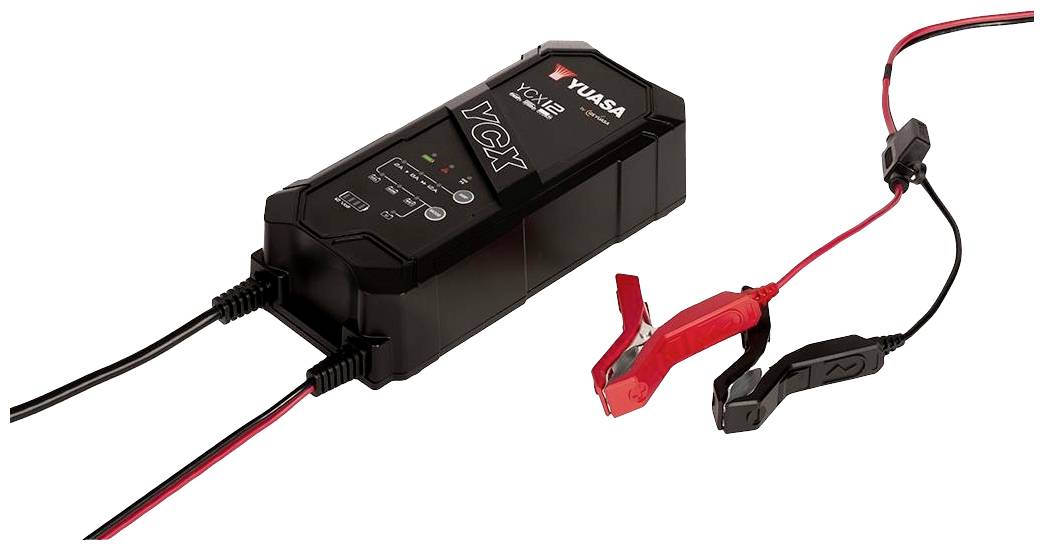 Ein Batterieladegerät mit roten und schwarzen Klemmen ist abgebildet. Es zeigt den Markennamen und Anschlusskabel.