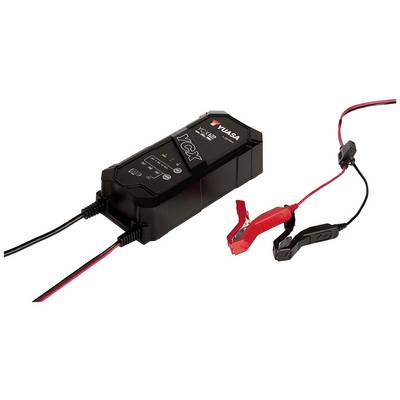 Ein Batterieladegerät mit roten und schwarzen Klemmen ist abgebildet. Es zeigt den Markennamen und Anschlusskabel.