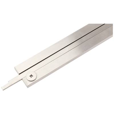 Ein silberfarbener Klappmeter, teilweise geöffnet, auf einer weißen Fläche.