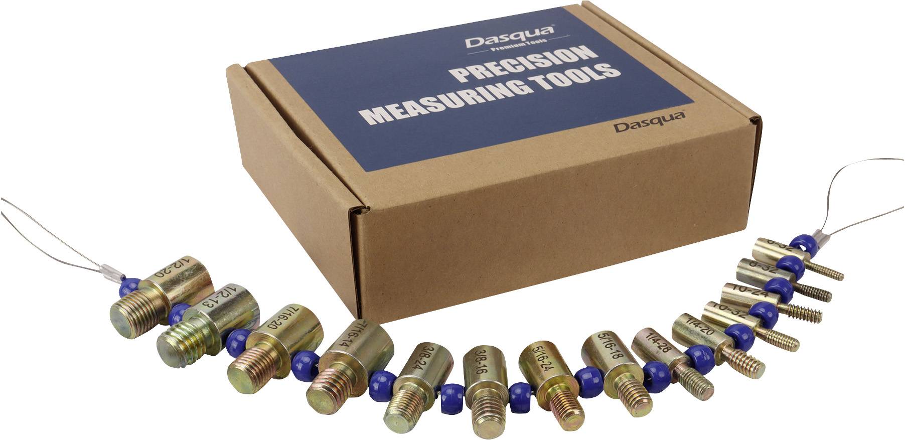 Eine braune Box mit der Aufschrift 'Precision Measuring Tools'. Davor eine Kette mit zylindrischen Metallteilen und blauen Perlen.