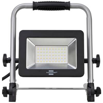 LED-Strahler auf einem verstellbaren Stativ mit Tragegriff, geeignet für eine gleichmäßige Beleuchtung in Werkstätten oder Baustellen.