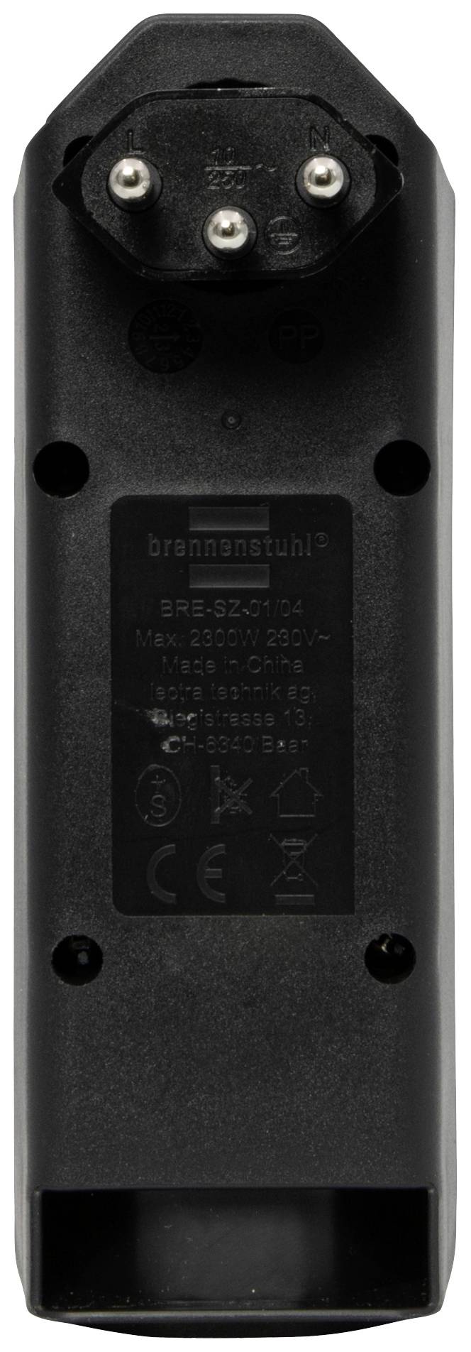 Schwarzer Steckdosenadapter mit dreipoligem Stecker und Herstellerkennzeichnung auf der Rückseite.