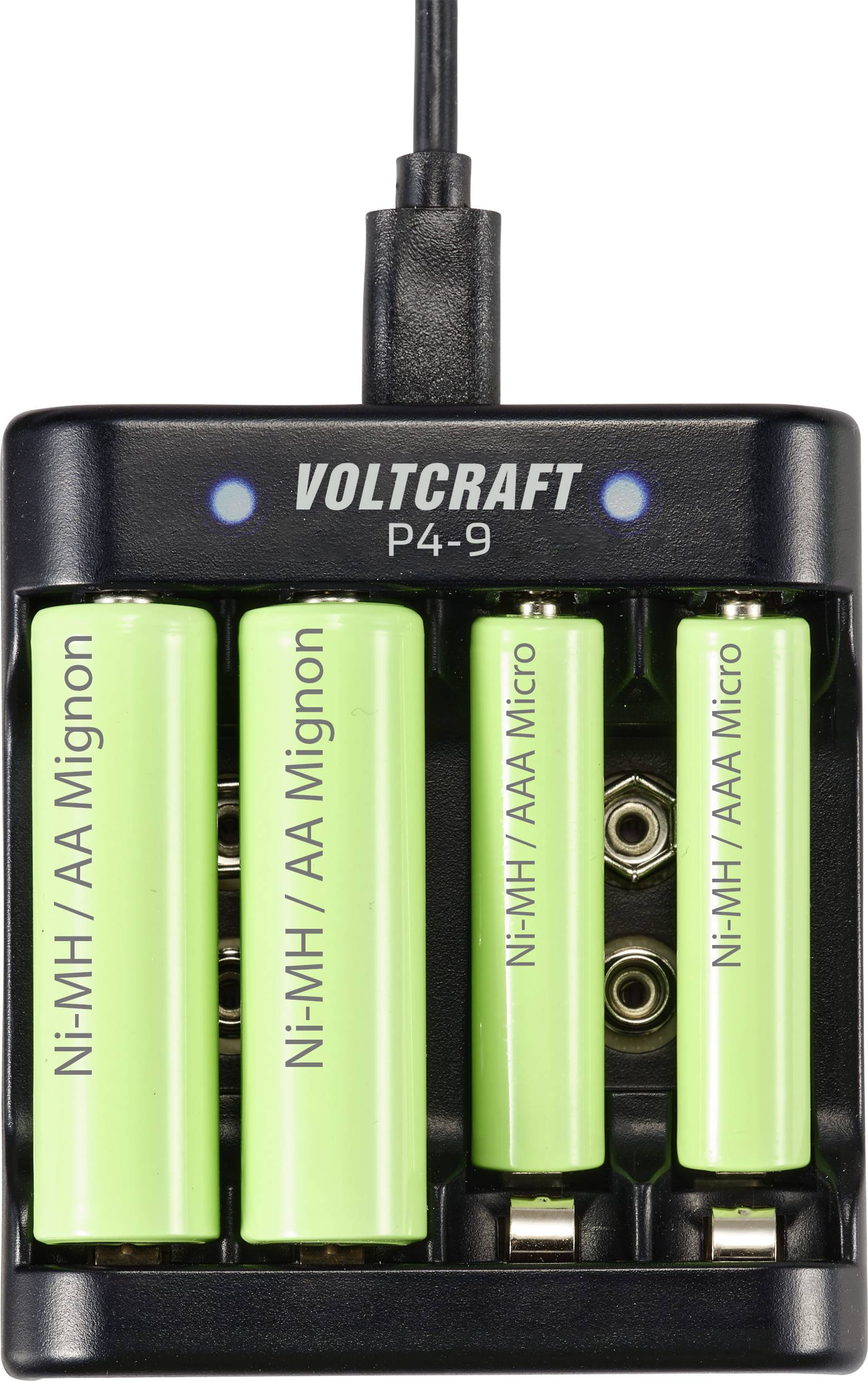 Vier grüne Ni-MH-AA-Batterien, die in einem Voltcraft P4-9 Ladegerät geladen werden. Zwei sind Ni-MH AA Mignon, zwei Ni-MH AAA Micro.