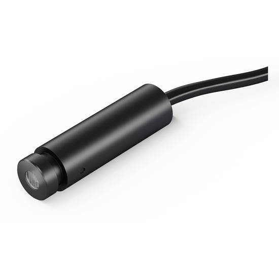 Ein schwarzes zylinderförmiges Mikrofon mit einem Kabel ist auf weißem Hintergrund zu sehen. Es wirkt kompakt und funktional.