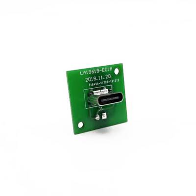 Eine grüne elektronische Platine mit der Aufschrift "LA18S19-EO1A, 2019.11.20". Darunter befinden sich mehrere Anschlussstellen.