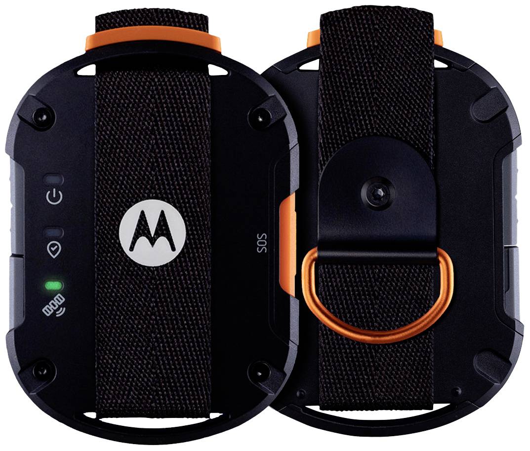 Zwei schwarze, ovale GPS-Geräte mit orangenen Akzenten und Logo. Eines zeigt LEDs an, das andere die Rückseite mit Gürtelclip.