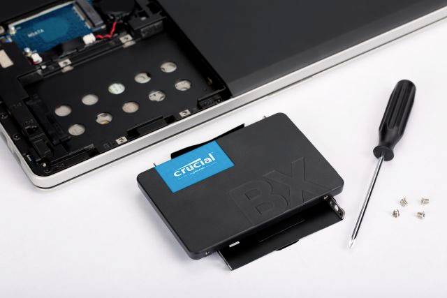 Crucial BX500 - SSD - 2 TB - intern - 2.5" (6.4 cm)-5