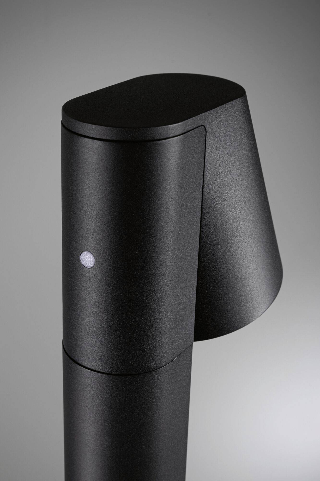 Ein schwarzes, modernes Gerät mit glatter Oberfläche und einer kleinen Leuchte, das möglicherweise ein Teil eines technischen Systems ist.