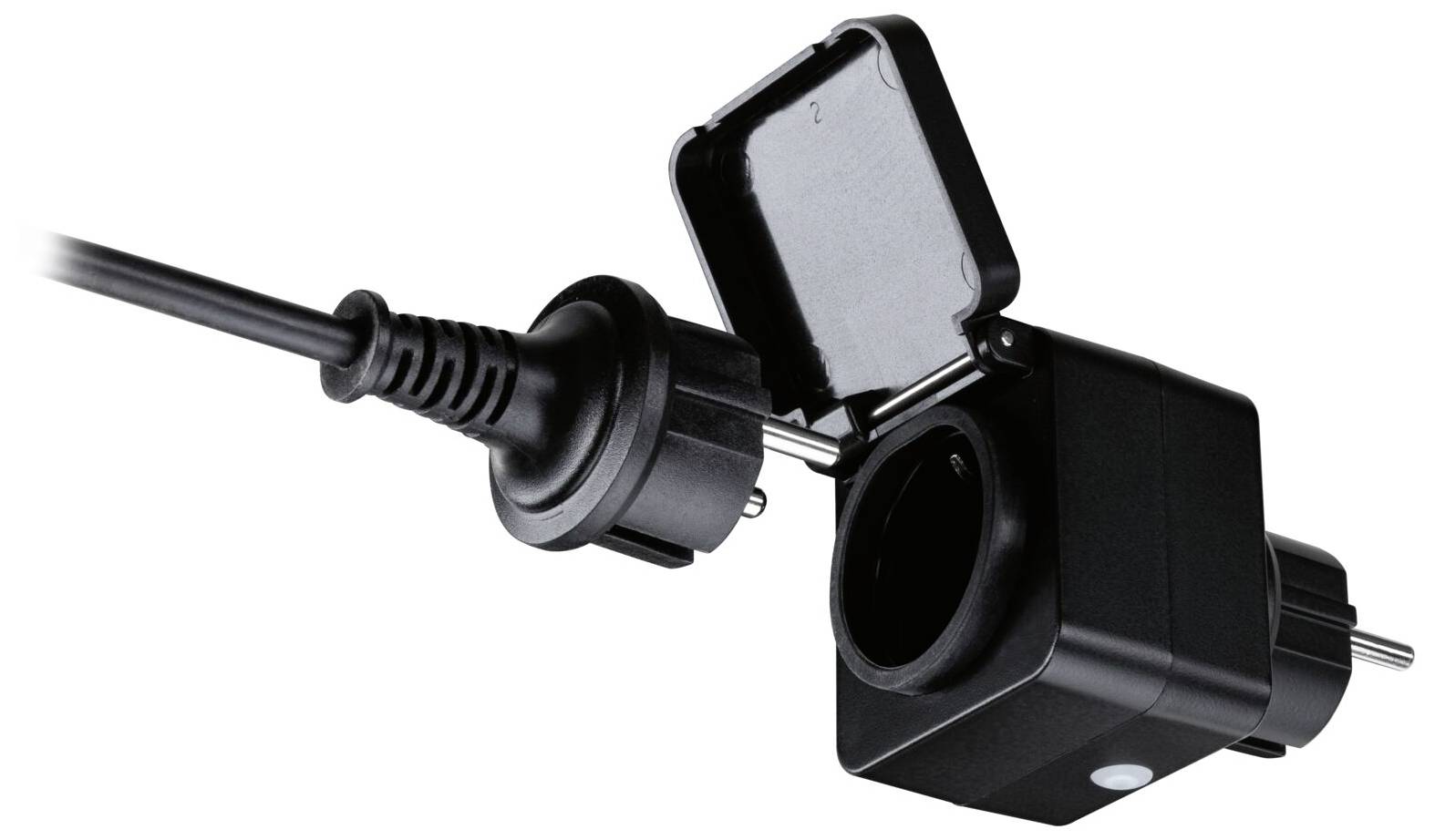 Ein schwarzer Winkelstecker mit offenem Deckel zeigt die Steckdose. Ein Elektrostecker ist zur Hälfte eingesteckt.